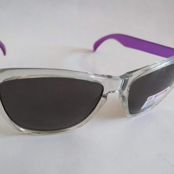 NWT True Vintage froggy skyn like style matte/crystal frame sunglasses